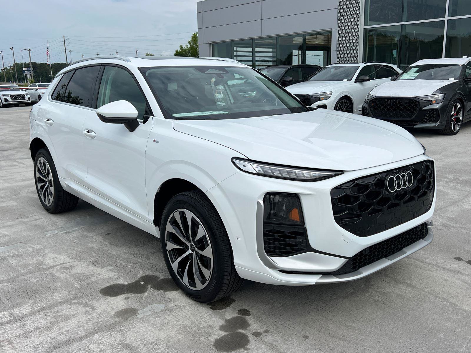 New 2026 Audi Q3 quattro 2.0T AWD/4WD image 3