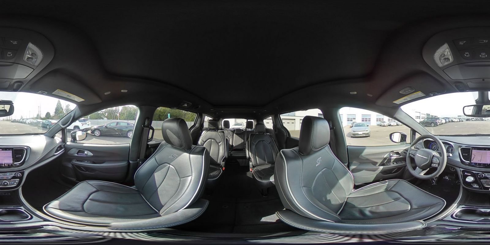 Used 2025 Chrysler Pacifica Limited image 47