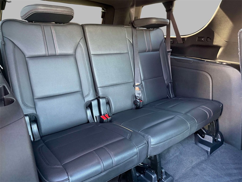 Used 2021 Chevrolet Suburban RST w/ Luxury Package image 17