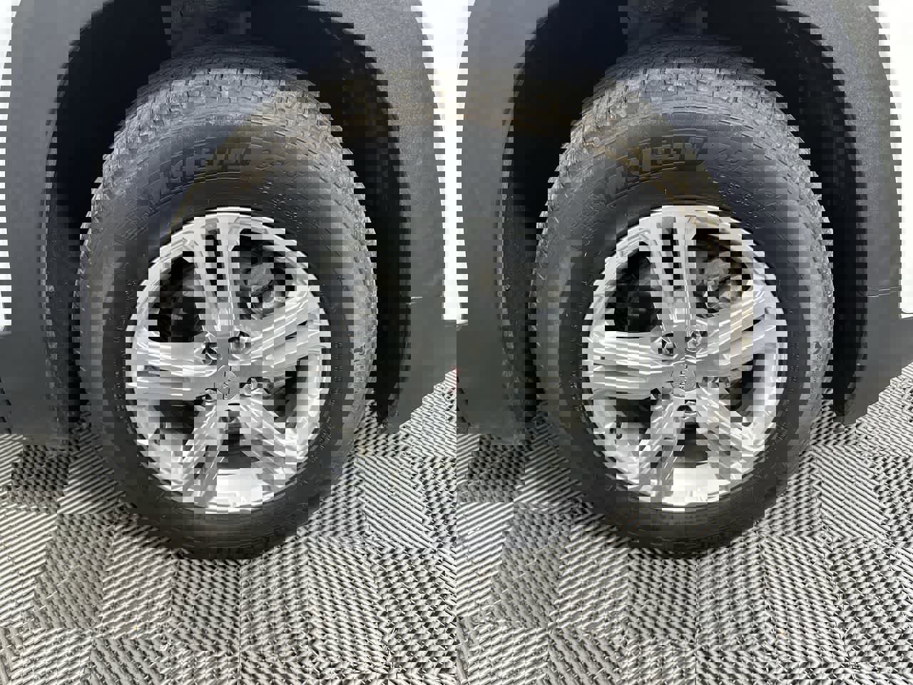 Used 2022 GMC Terrain SLE w/ Driver Convenience Package image 10