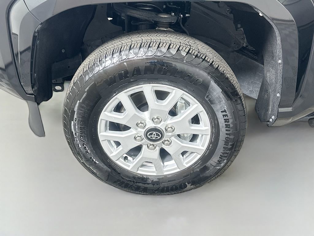 Certified 2025 Toyota Tacoma SR5 image 30