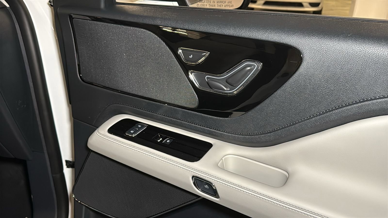 New 2026 Lincoln Aviator AWD image 9