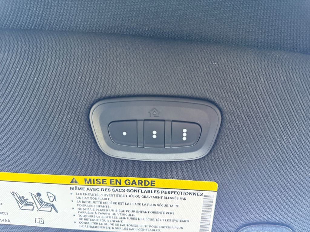 Used 2025 Chrysler Pacifica Select image 31
