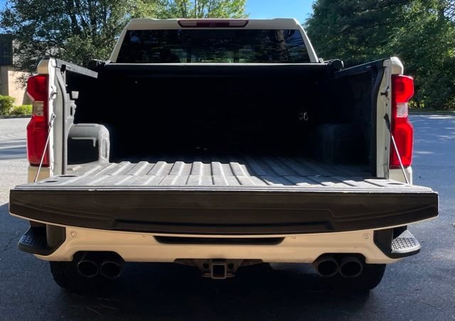 Used 2019 Chevrolet Silverado 1500 High Country w/ Technology Package AWD/4WD image 8