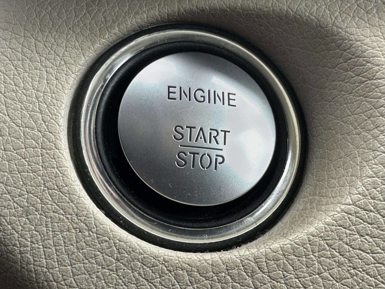 Used 2016 Mercedes-Benz E 350 4MATIC Sedan w/ Premium Package image 34