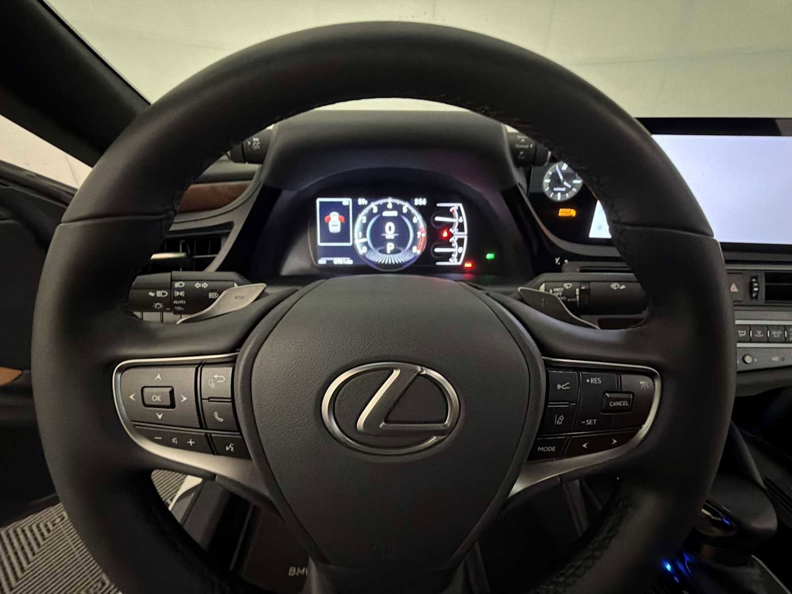 Used 2024 Lexus ES 350 w/ Premium Package image 13
