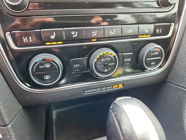 Used 2017 Volkswagen Passat 1.8T R-Line w/ R-Line Lighting Package image 21