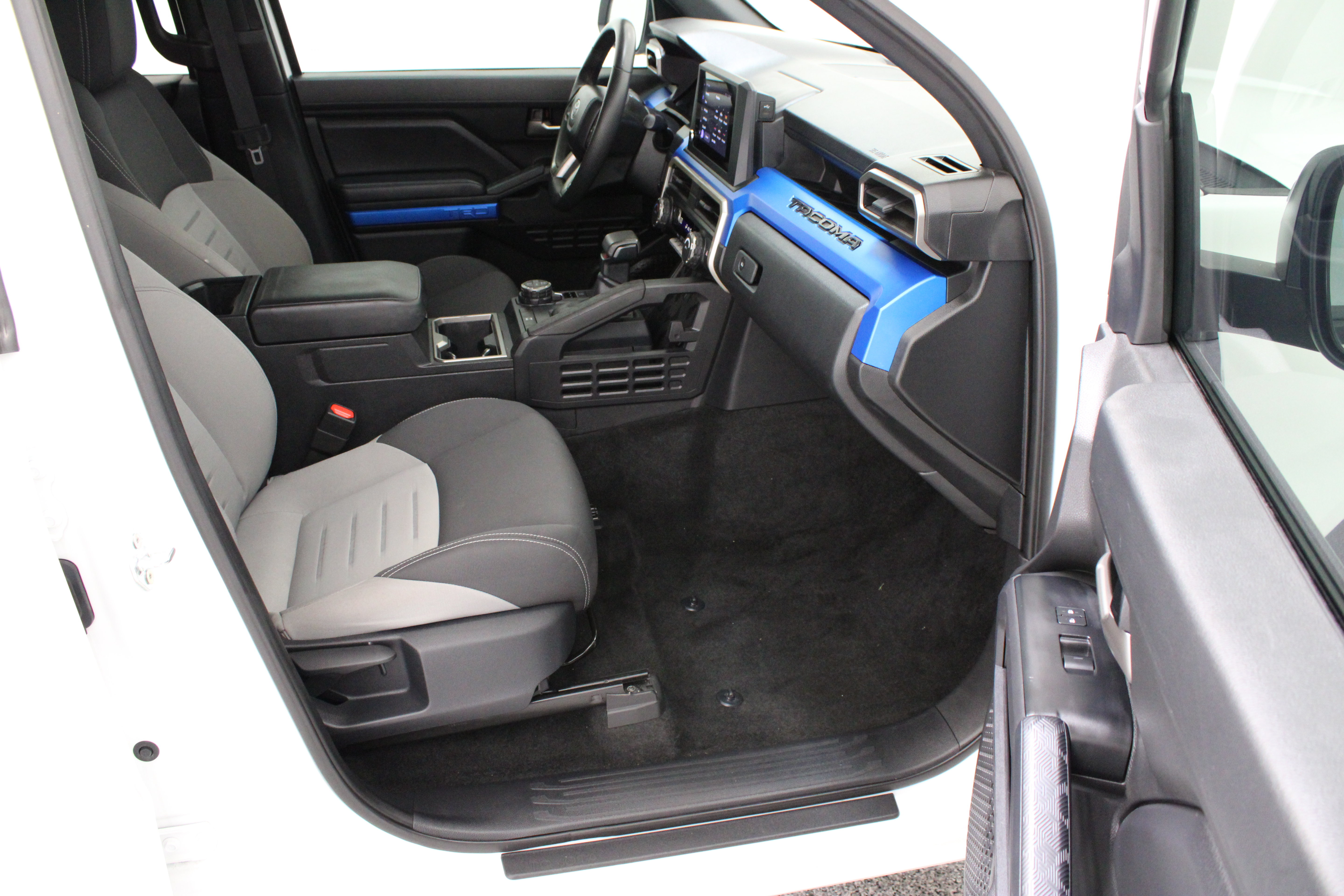 Used 2025 Toyota Tacoma TRD Off-Road AWD/4WD image 36