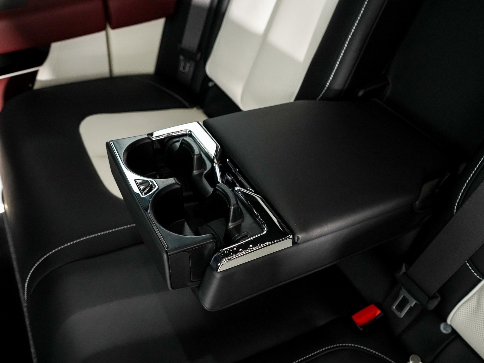 Certified 2025 Rolls-Royce Cullinan image 32
