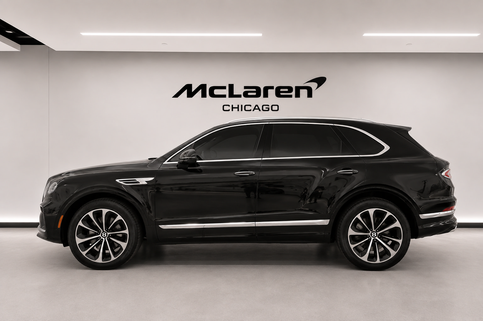 Used 2024 Bentley Bentayga Plug-In Hybrid AWD/4WD image 15