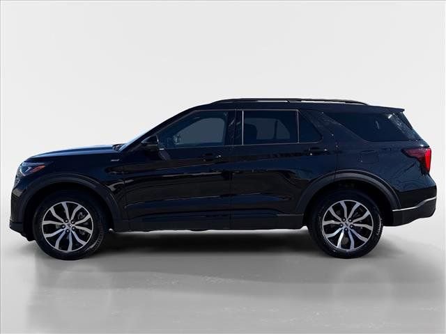 Used 2025 Ford Explorer ST-Line AWD/4WD image 3