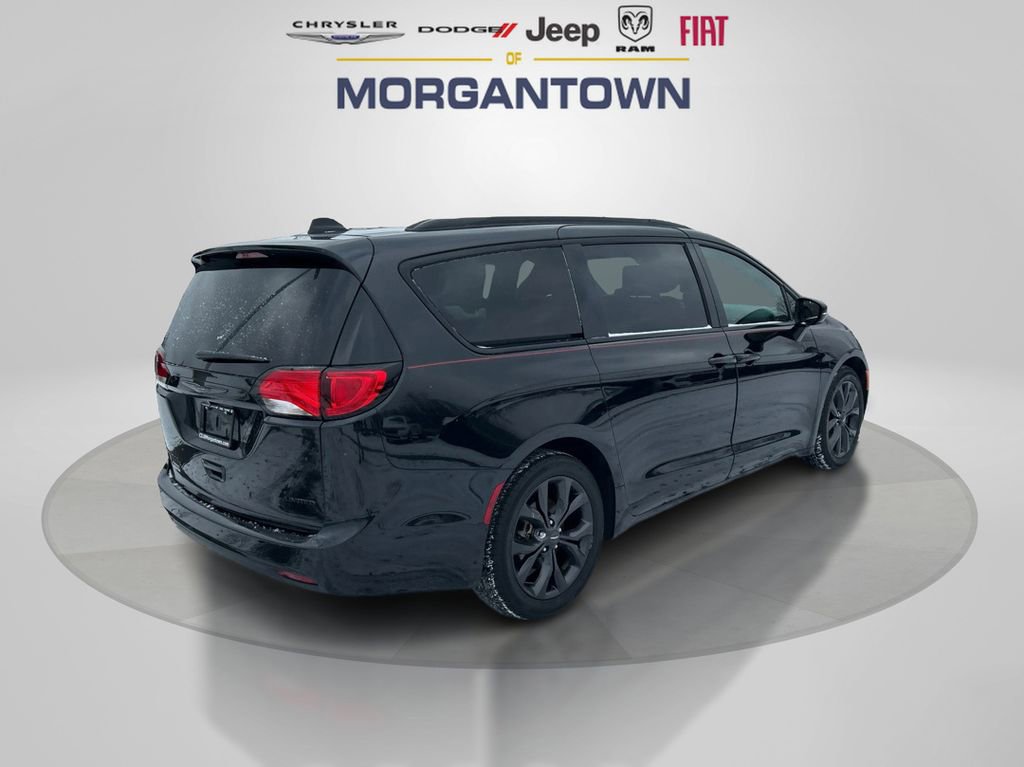 Used 2020 Chrysler Pacifica Limited w/ Quick Order Package 27H Red S image 5