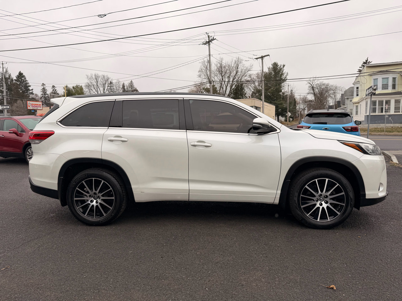 Used 2017 Toyota Highlander SE w/ Carpet Mat Package image 4