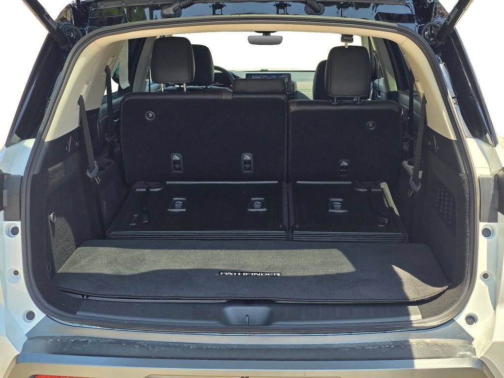 Used 2026 Nissan Pathfinder Platinum w/ Cargo Package FWD image 9