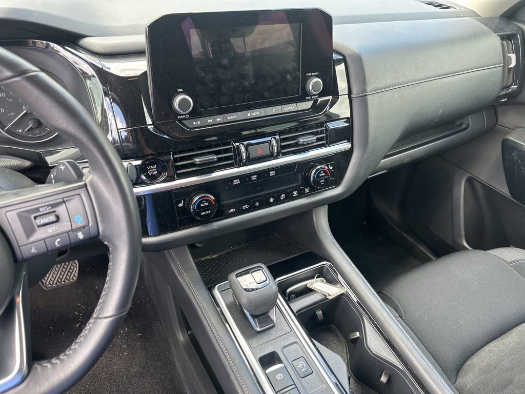 Used 2025 Nissan Pathfinder SV AWD/4WD image 4