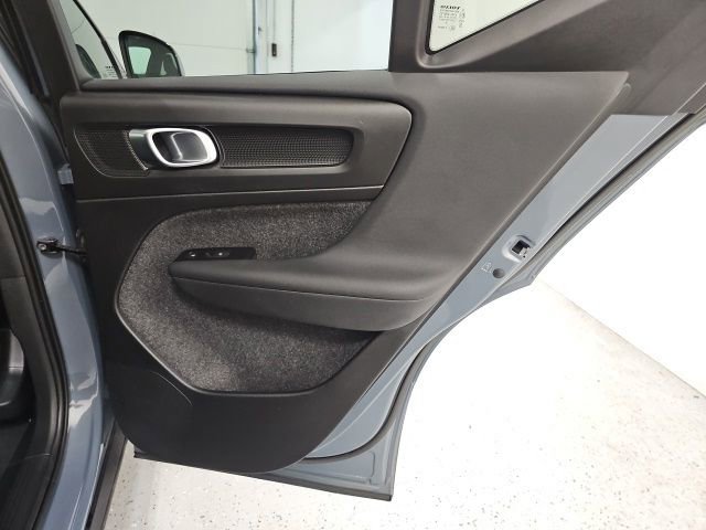 Used 2022 Volvo XC40 P8 Recharge Ultimate image 32