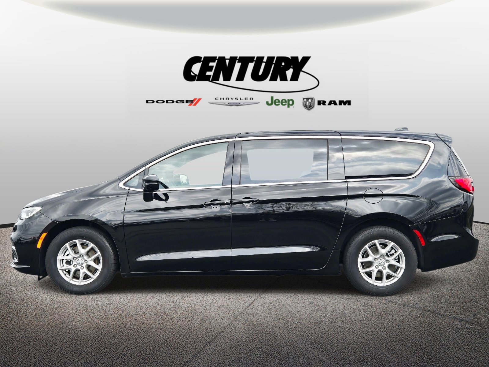Used 2025 Chrysler Pacifica Select image 7