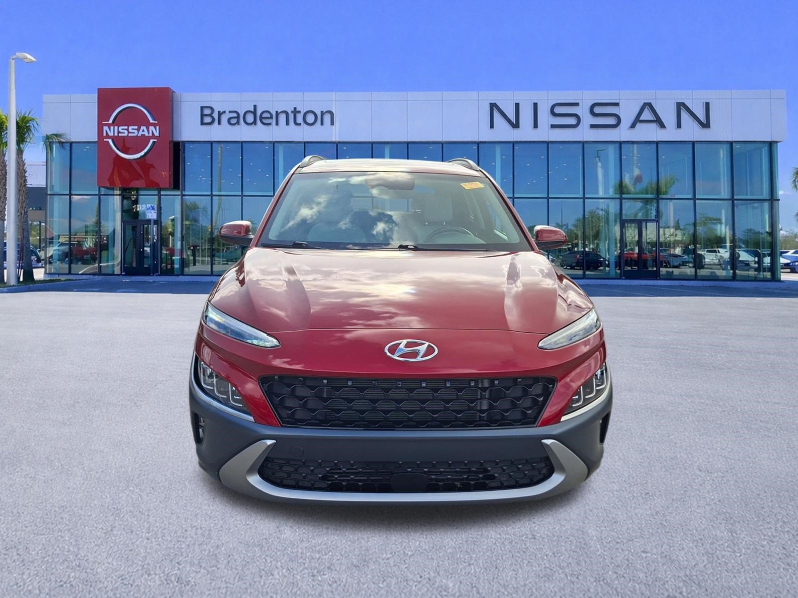 Used 2023 Hyundai Kona Limited FWD image 2