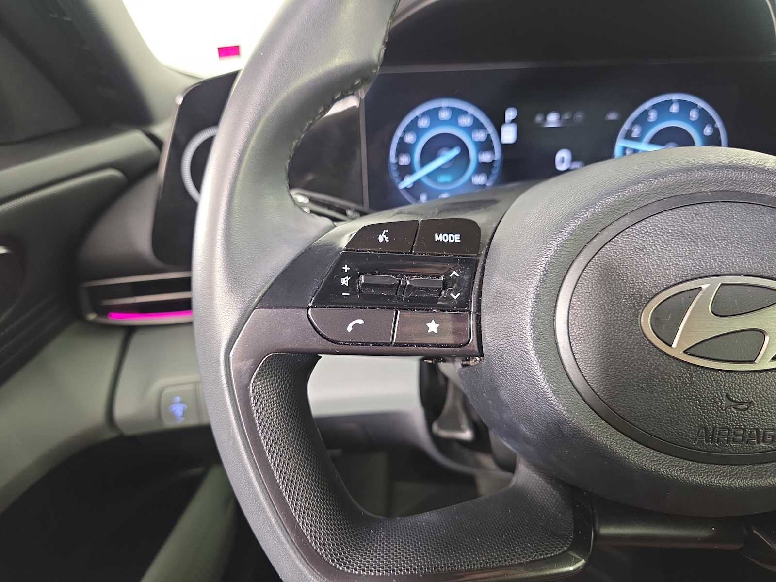 Used 2024 Hyundai Elantra Limited image 23