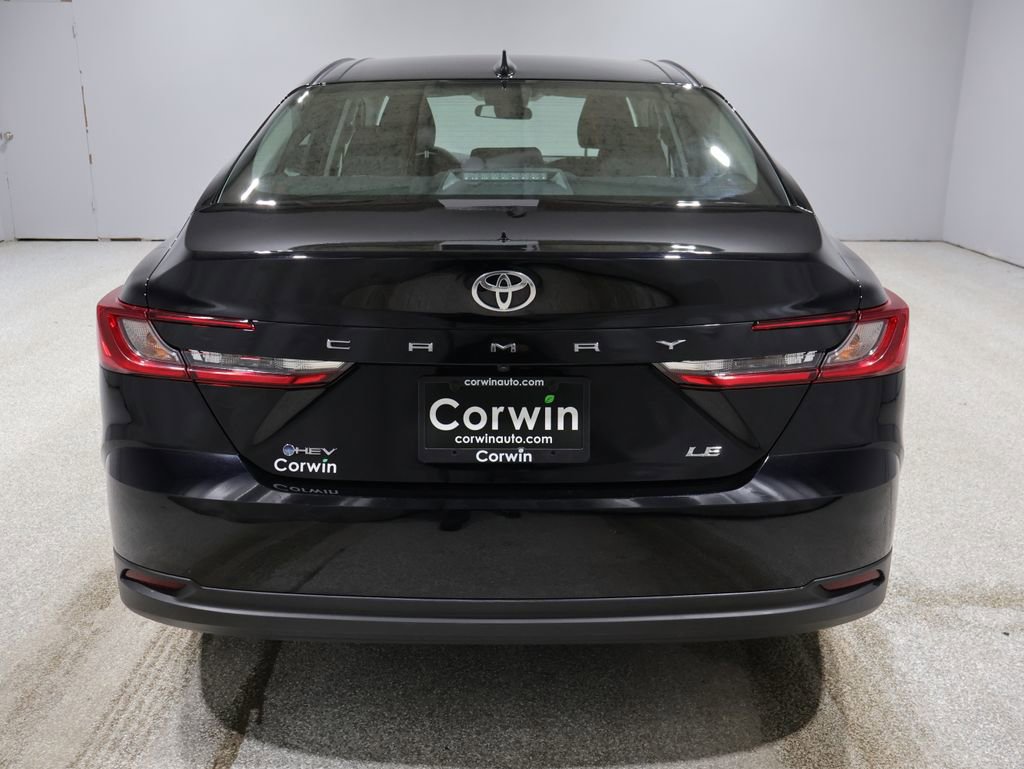 Used 2025 Toyota Camry LE image 3
