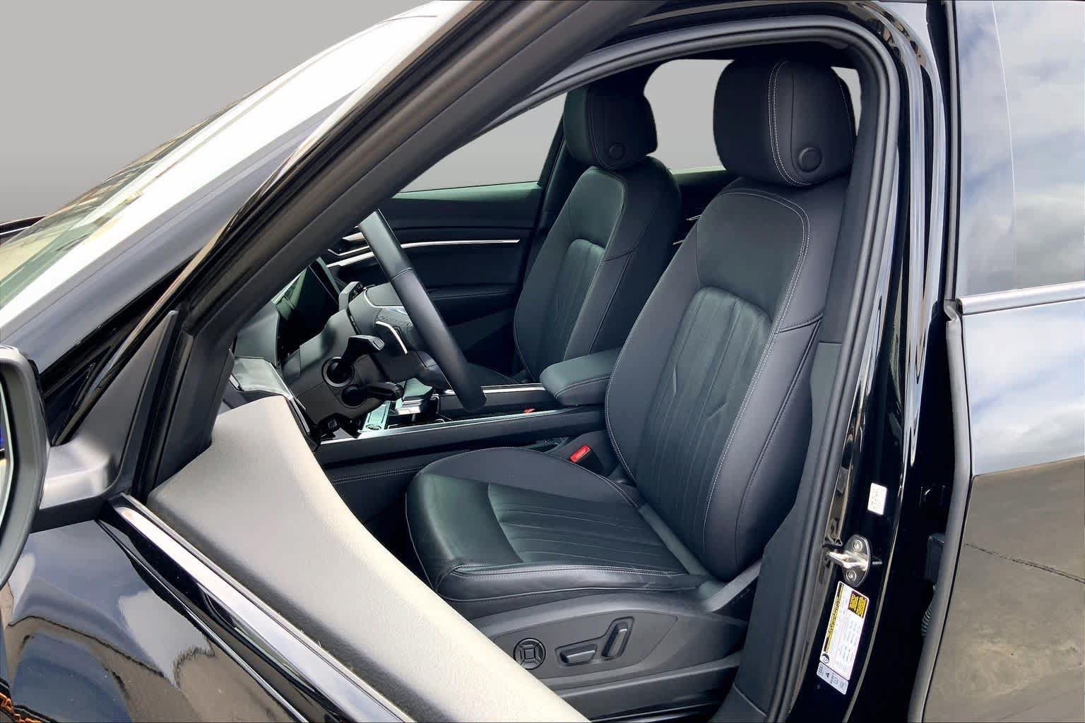 Used 2022 Audi e-tron Premium Plus w/ Premium Plus Package AWD/4WD image 7