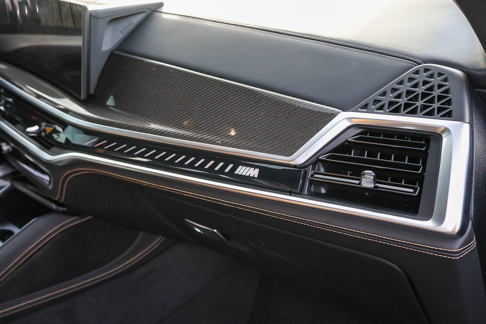 Used 2025 BMW X5 M Competition w/ Executive Package image 19