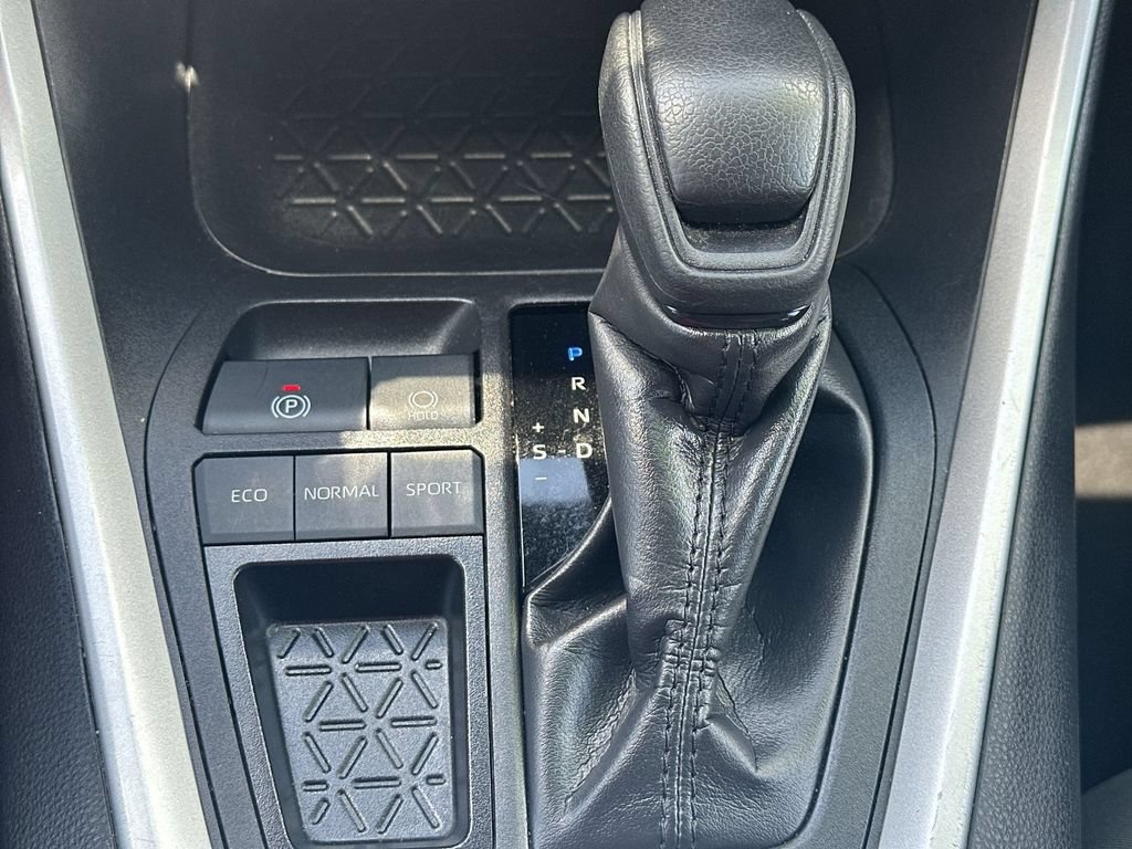 Used 2024 Toyota RAV4 XLE FWD image 27
