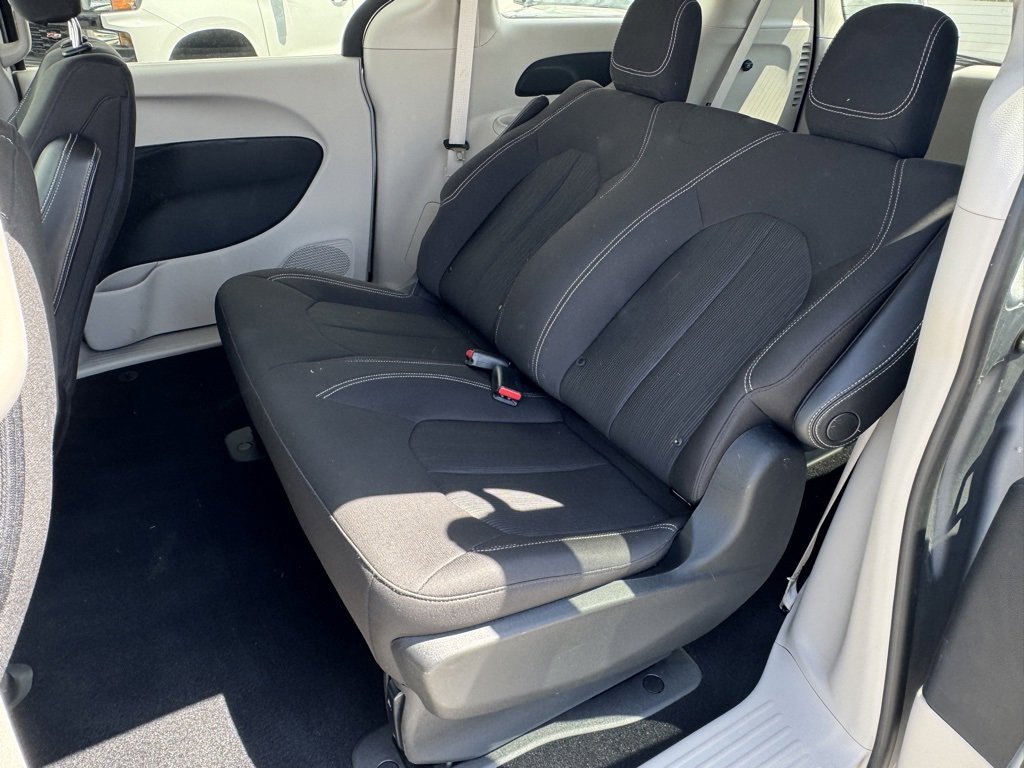 Used 2020 Chrysler Voyager L image 29
