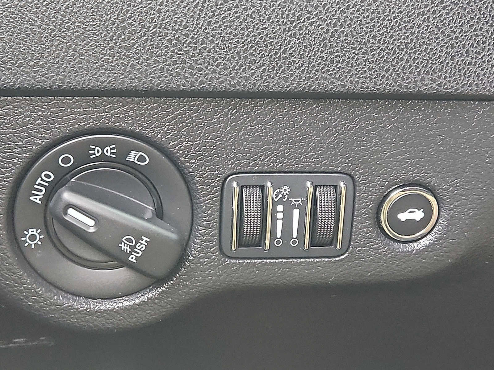 Used 2016 Dodge Charger SXT image 25