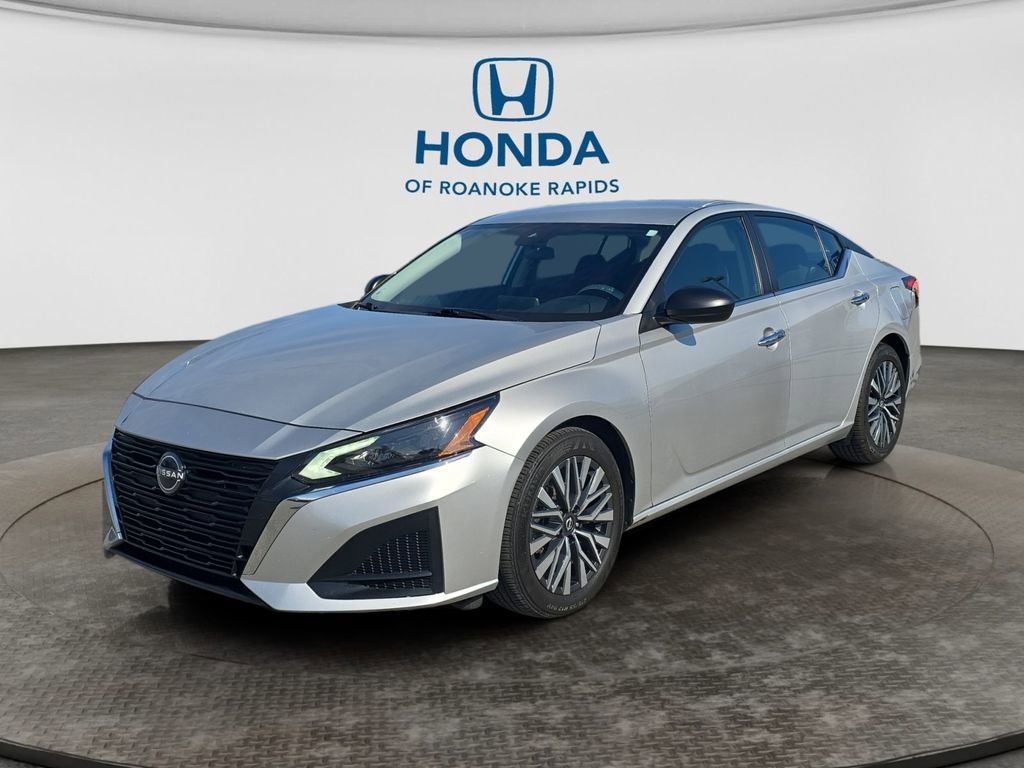 Used 2024 Nissan Altima 2.5 SV