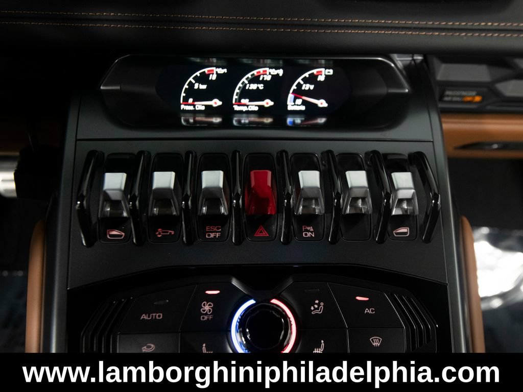 Used 2015 Lamborghini Huracan LP 610-4 AWD/4WD image 33