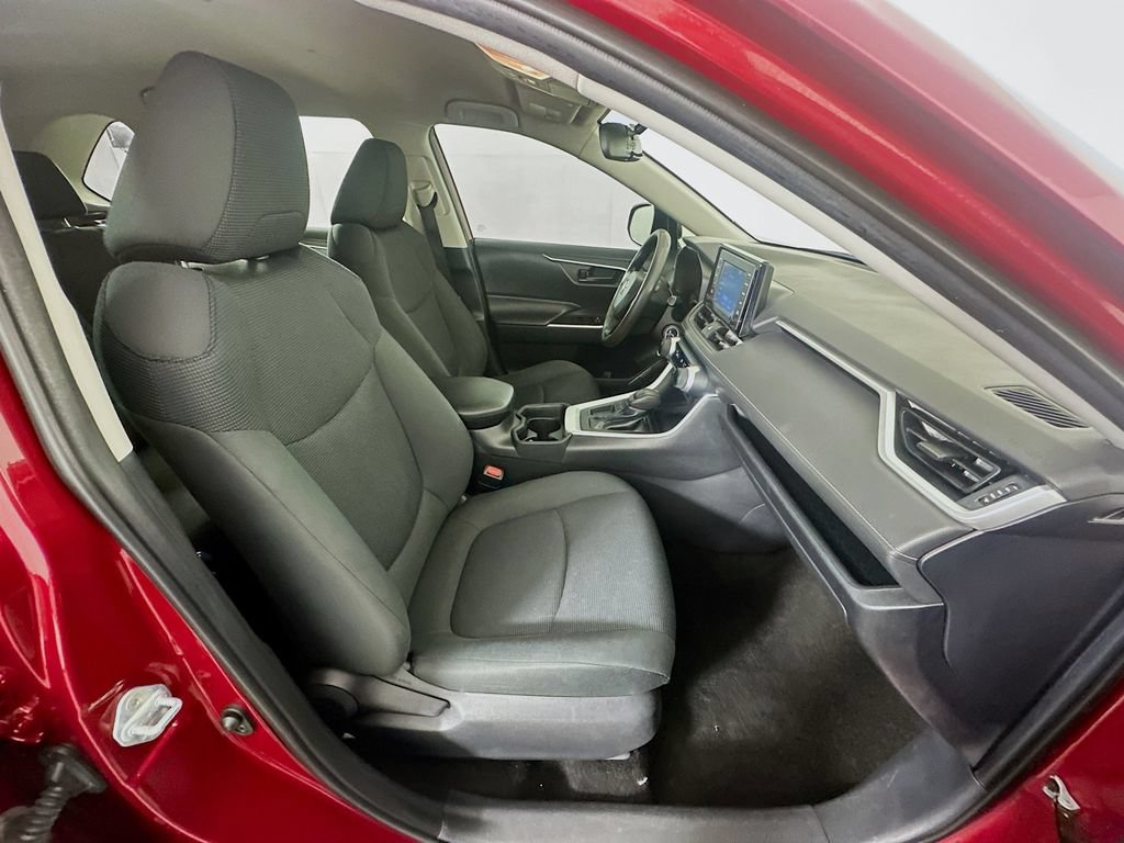 Used 2019 Toyota RAV4 LE FWD image 26