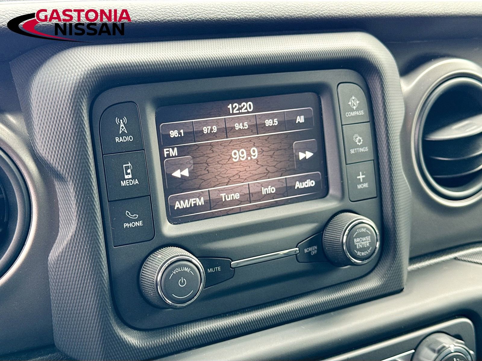 Used 2021 Jeep Gladiator Willys image 19