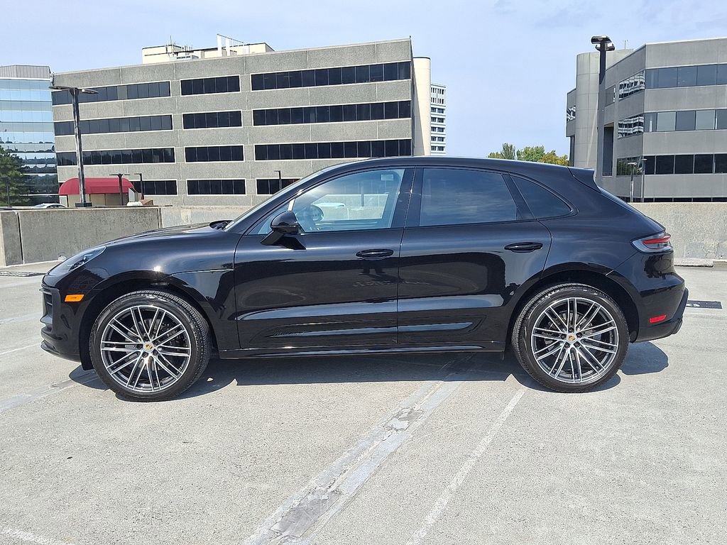 Certified 2025 Porsche Macan image 2