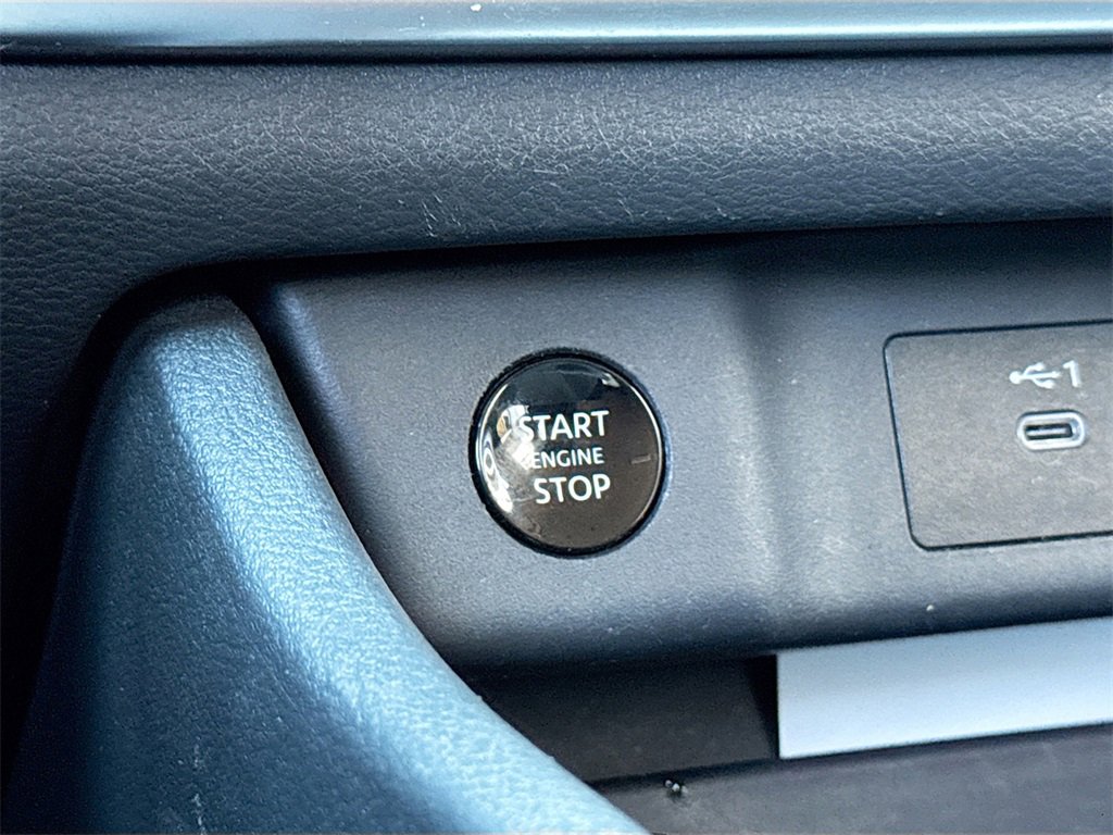 Used 2024 Nissan Rogue SV image 25