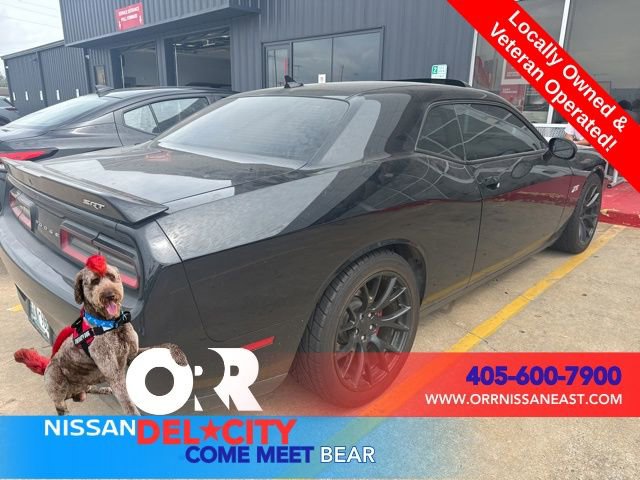 Used 2016 Dodge Challenger SRT w/ Technology Group RWD image 3