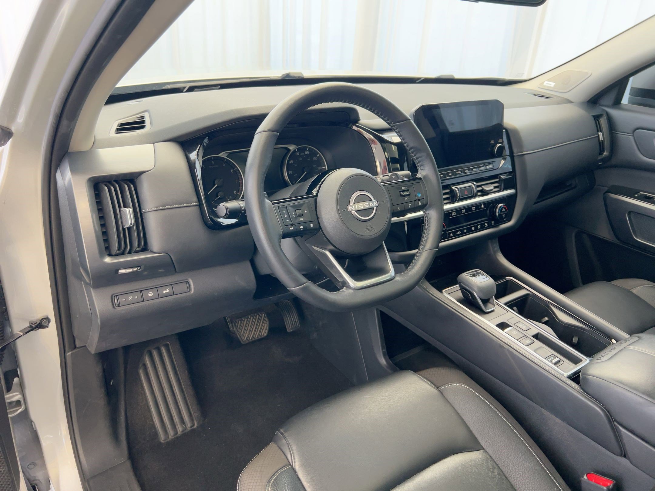 Used 2023 Nissan Pathfinder SL w/ SL Premium Package image 4