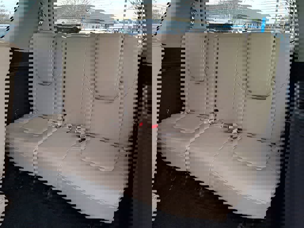 Used 2024 Nissan Armada SV image 11