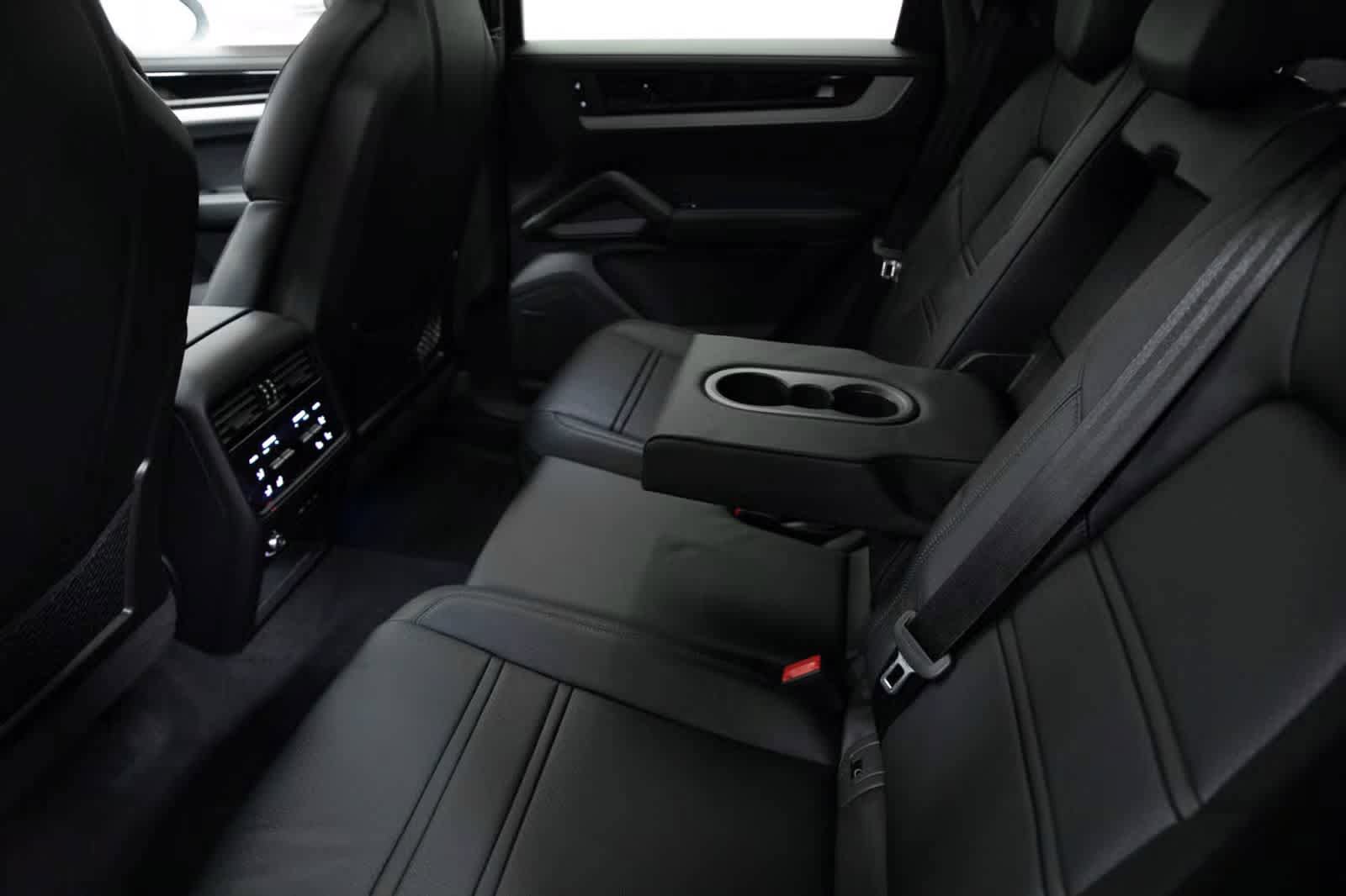 Certified 2025 Porsche Cayenne S AWD/4WD image 37