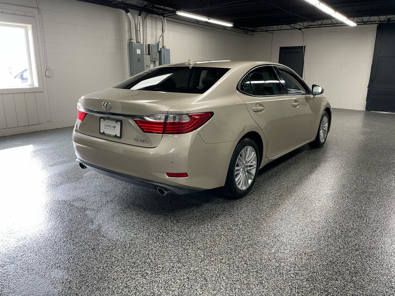 Used 2014 Lexus ES 350 w/ Luxury Package image 4