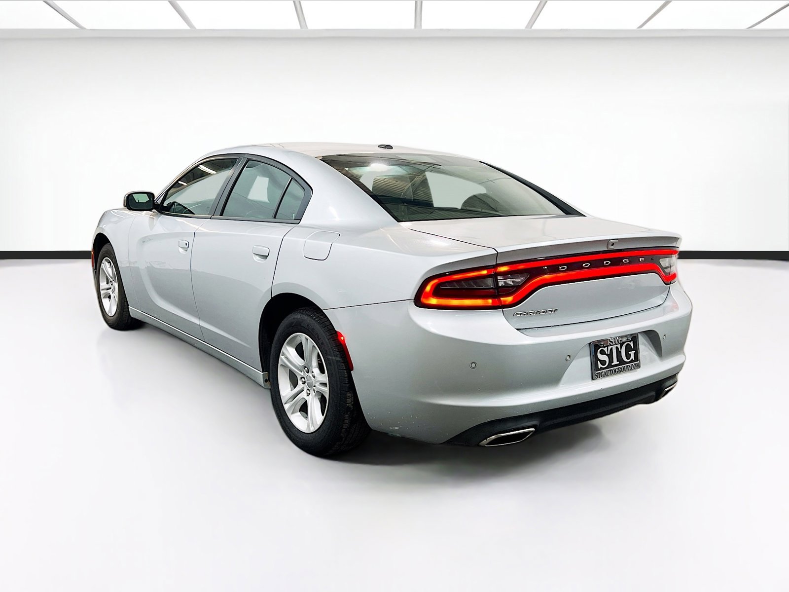 Used 2021 Dodge Charger SXT w/ Leather Interior Group image 6