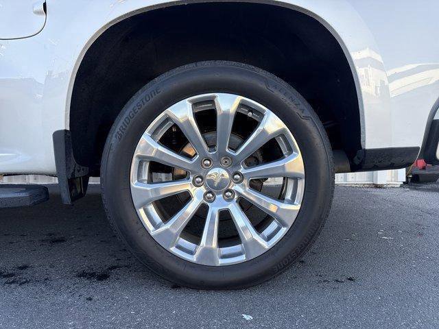 Used 2019 Chevrolet Silverado 1500 High Country w/ Technology Package image 3