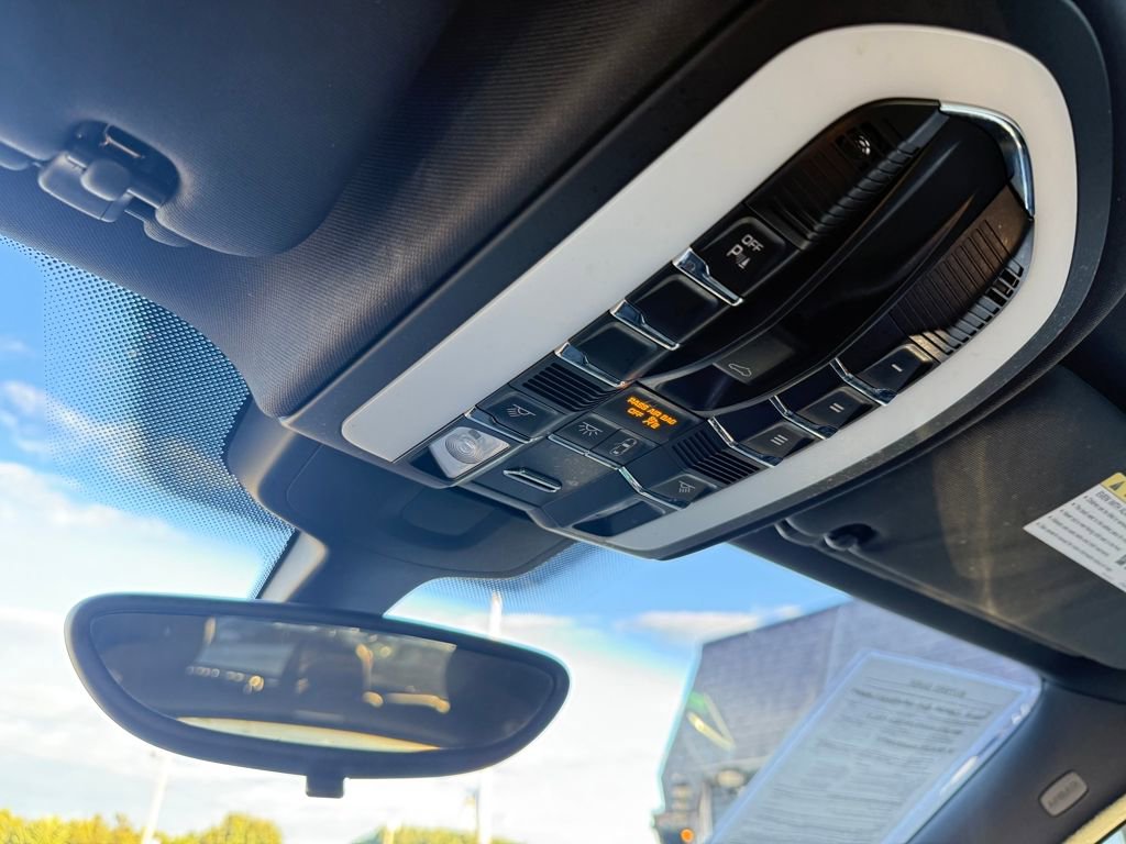 Used 2015 Porsche Cayenne S image 38