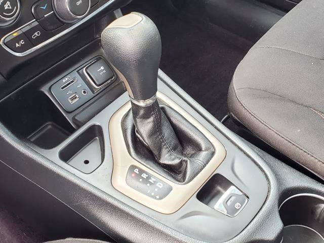 Used 2016 Jeep Cherokee 75th Anniversary FWD image 17