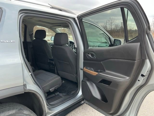 Used 2023 GMC Acadia SLE w/ Driver Convenience Package image 18