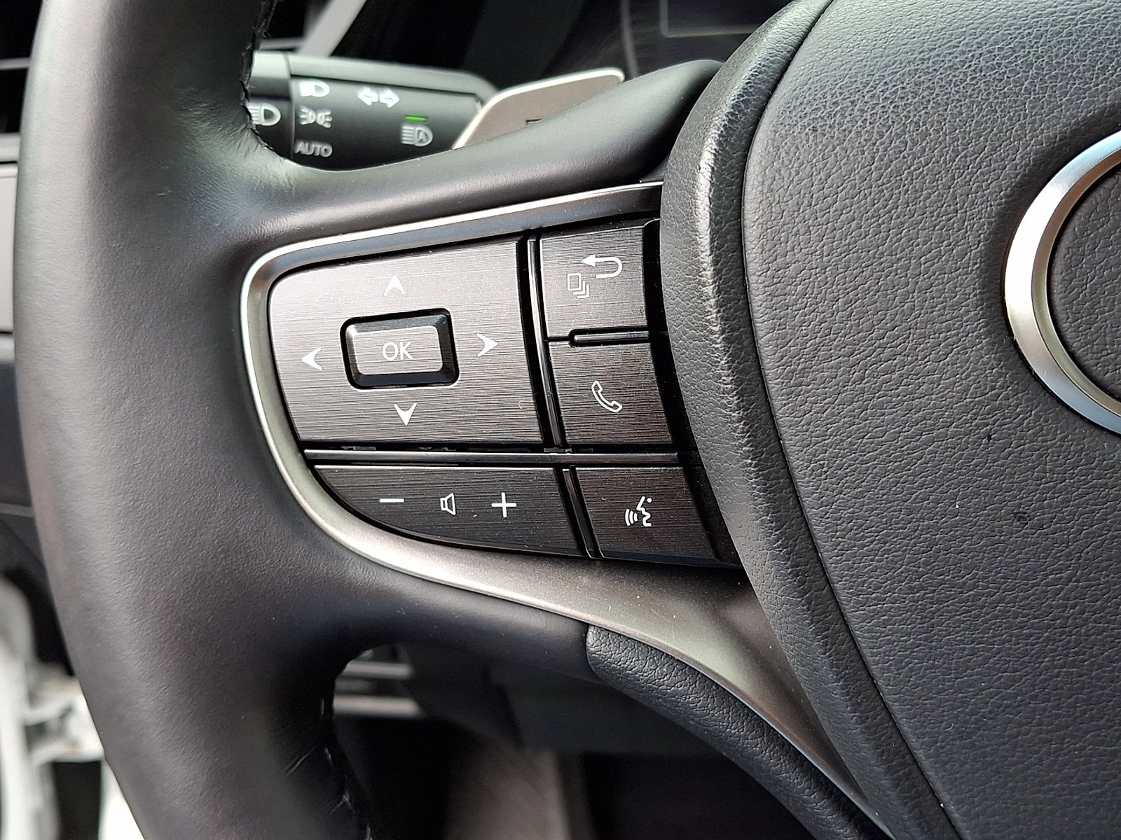 Certified 2022 Lexus ES 350 w/ Premium Package image 23