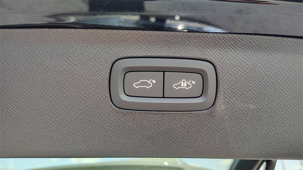 New 2026 Volvo XC90 B6 Ultra w/ Protection Package image 30