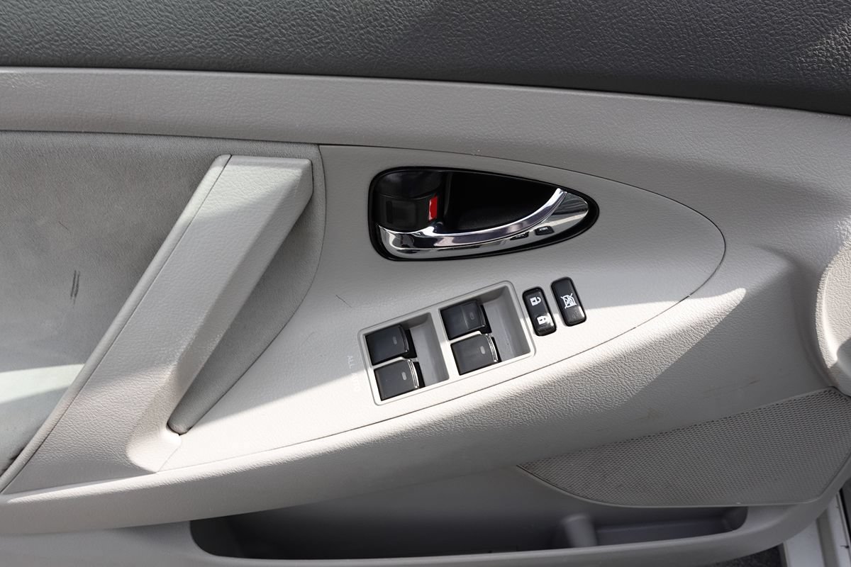 Used 2011 Toyota Camry LE FWD image 10