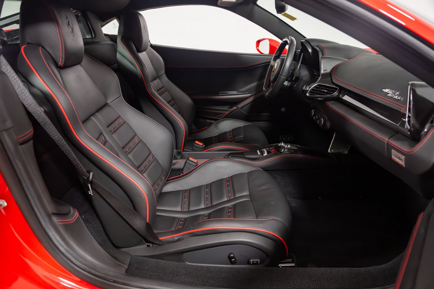 Used 2011 Ferrari 458 Italia Coupe RWD image 24