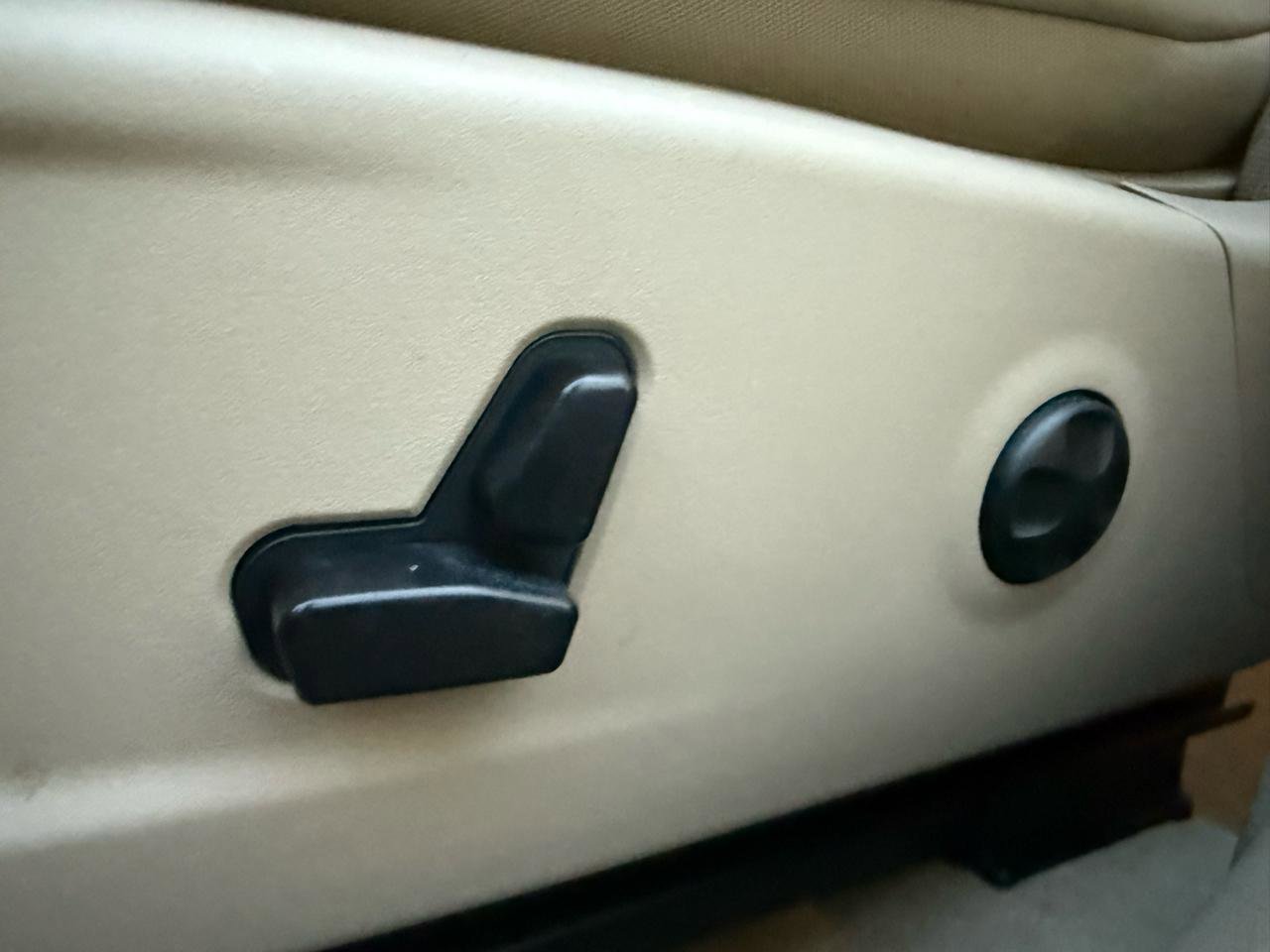 Used 2014 Chrysler 300 image 39